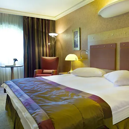 Attica Av, Airport W. By Ihg 4* Athén