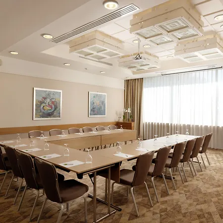 Отель Attica Av, Airport W. By Ihg 4*