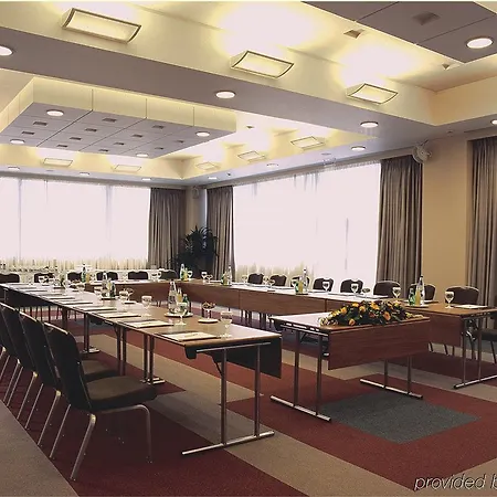 Attica Av, Airport W. By Ihg 4*