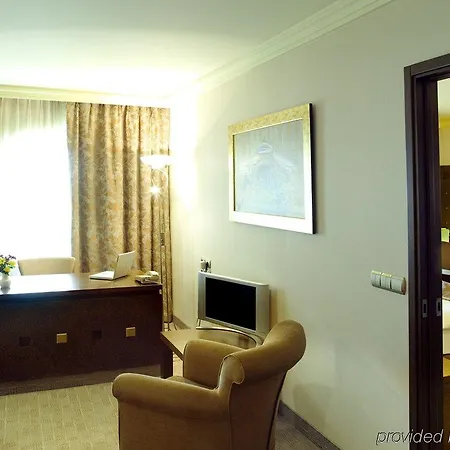 Attica Av, Airport W. By Ihg 4*