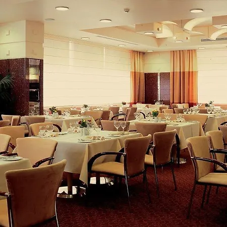 Attica Av, Airport W. By Ihg Отель