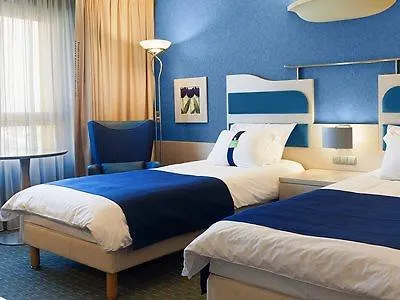 Attica Av, Airport W. By Ihg