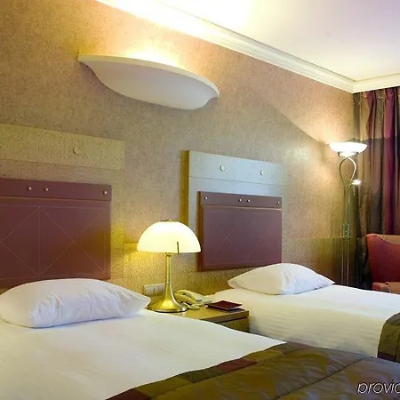 Attica Av, Airport W. By Ihg